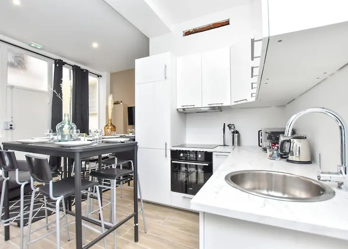 Modern 3bd For 8 Guests In Bastille Voltaire Διαμέρισμα *